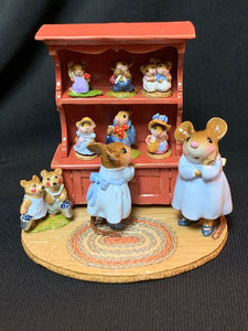 WEE FOREST FOLK RETIRED SPECIAL COLOR RED CURIO W/ ALL 7 RETIRED ANNETTES MINIS