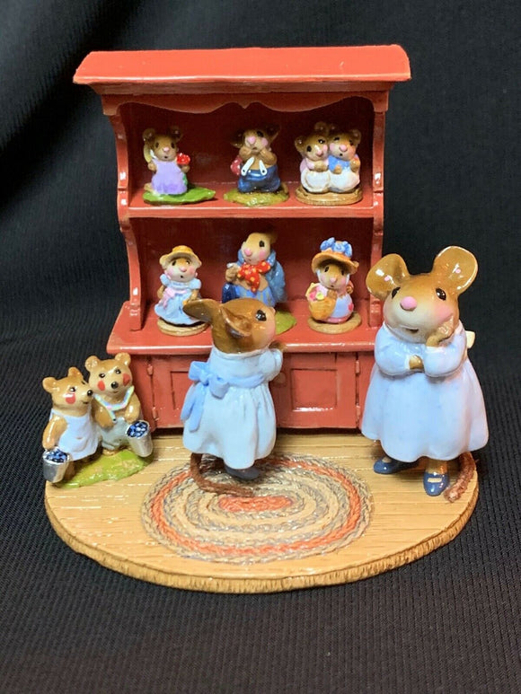 WEE FOREST FOLK RETIRED SPECIAL COLOR RED CURIO W/ ALL 7 RETIRED ANNETTES MINIS