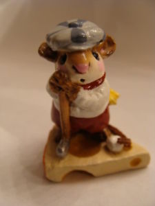 Wee Forest Folk Golfer Mouse With White Shirt