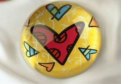 ROMERO BRITTO PAPERWEIGHT YELLOW WITH HEART DESIGN